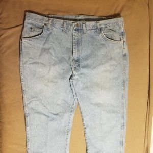 blue size 46 x 30 Wrangler jeans